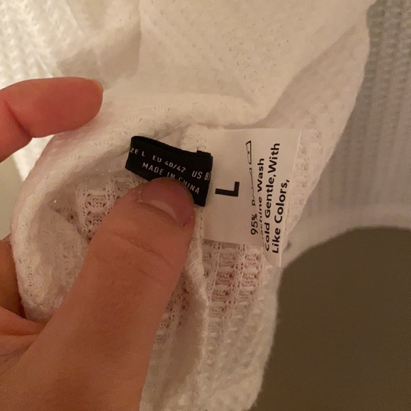 White long sleeve - Picture 3 of 3